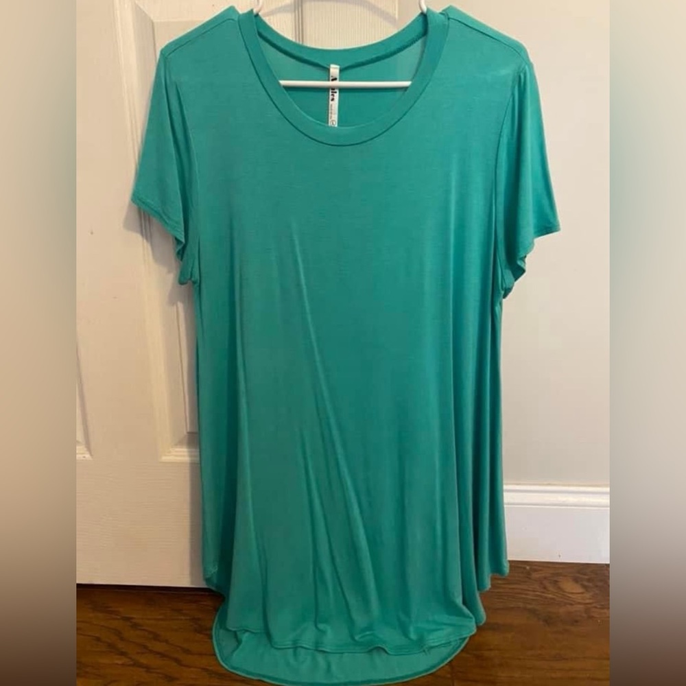Boutique women’s shirt. Size Large